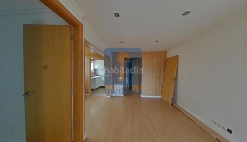 Foto b04edeb1-ace2-40ce-aec7-73221d104a14. Piso  en calle manendez pelayo, en Singuerlín Santa Coloma de Gramenet
