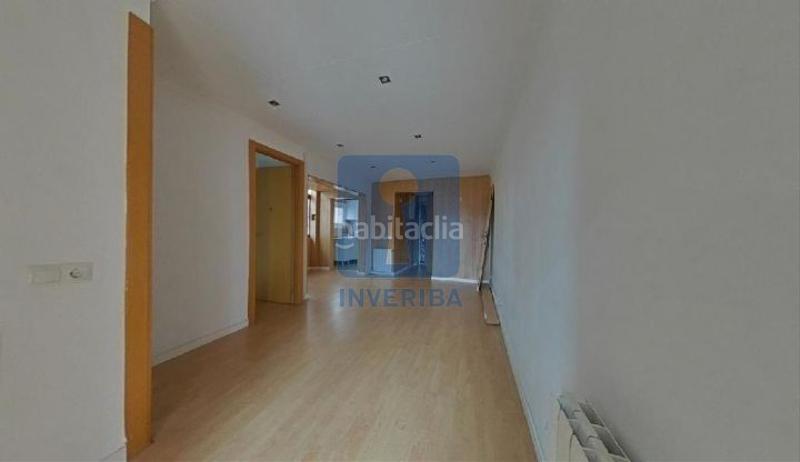 Foto db462928-12e7-43b1-8c0b-b36d356b1d05. Piso  en calle manendez pelayo, en Singuerlín Santa Coloma de Gramenet