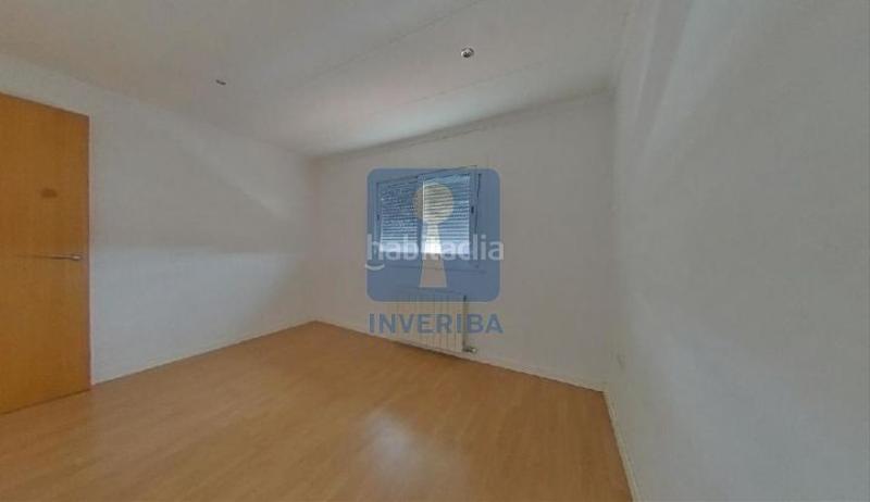 Foto e71dde99-d2d3-4e75-856d-4ba34eed2d38. Piso  en calle manendez pelayo, en Singuerlín Santa Coloma de Gramenet