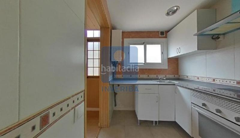 Foto eaa37569-0cd4-4bb6-a4db-9b1b0c3aa4bf. Piso  en calle manendez pelayo, en Singuerlín Santa Coloma de Gramenet
