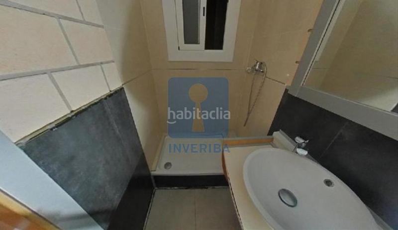 Foto f666b7ba-db96-48a2-96a3-048e33600d10. Piso  en calle manendez pelayo, en Singuerlín Santa Coloma de Gramenet