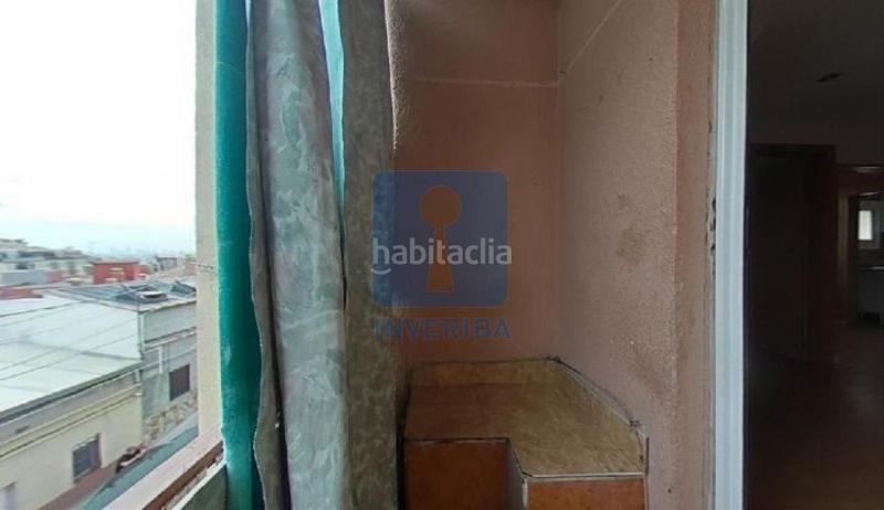 Foto fcc8c2f2-b87a-4806-b0c6-bf8748b08e6b. Piso  en calle manendez pelayo, en Singuerlín Santa Coloma de Gramenet