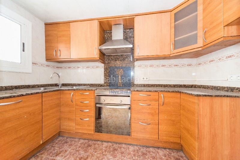 Foto caa150f0-5114-49d4-b67f-2878b28ed388. Casa adossada amb calefacció a La Salut Badalona