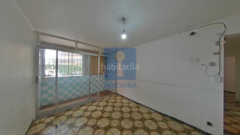 Foto 439c9f8a-dede-46f7-b1ae-65f3c4b1d1e6. Piso inmueble ilegalmente okupado situado en la calle alfonso xii 788, 13, , barcelona en Badalona