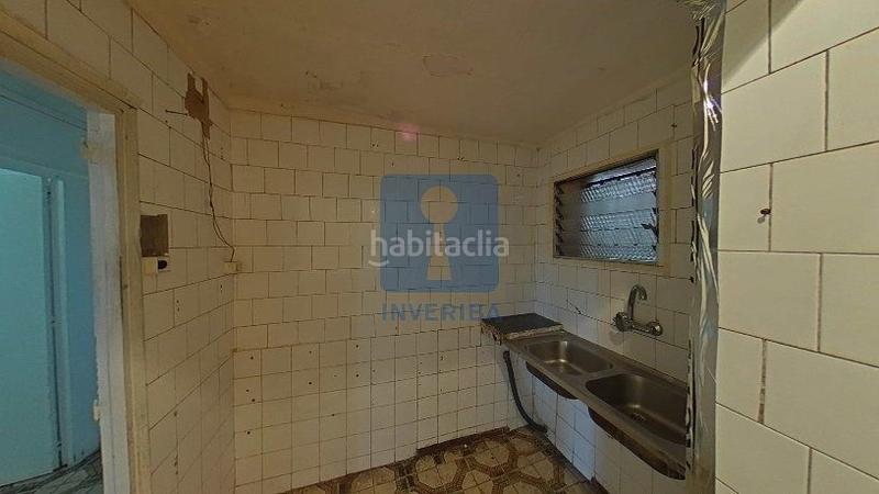 Foto 4c5b98ea-5131-4b10-973d-3e860b7ec196. Piso inmueble ilegalmente okupado situado en la calle alfonso xii 788, 13, , barcelona en Badalona