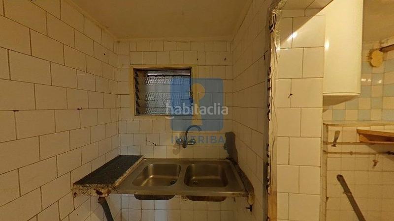 Foto f323b760-5ceb-4b7d-8cbd-9fa0c107ef38. Piso inmueble ilegalmente okupado situado en la calle alfonso xii 788, 13, , barcelona en Badalona
