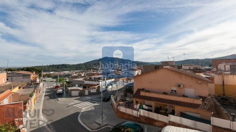 Foto 84c36053-b53a-4490-9235-54d7ed0e35e7. Semi detached house with heating parking in Sant Vicenç dels Horts