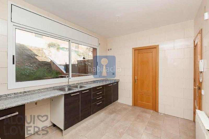 Foto a641fbf7-ab59-4de1-b2f1-f8d5c2643c8a. Semi detached house with heating parking in Sant Vicenç dels Horts