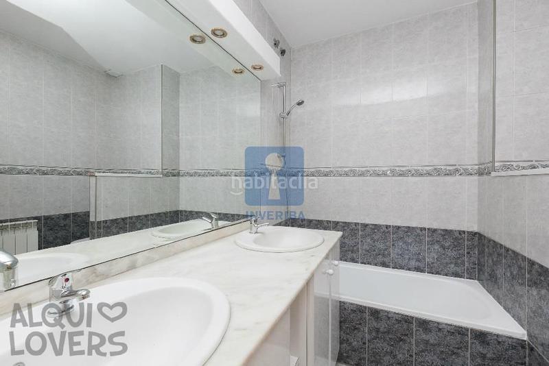 Foto a663eddc-0c69-4958-9196-60e7f099edda. Semi detached house with heating parking in Sant Vicenç dels Horts