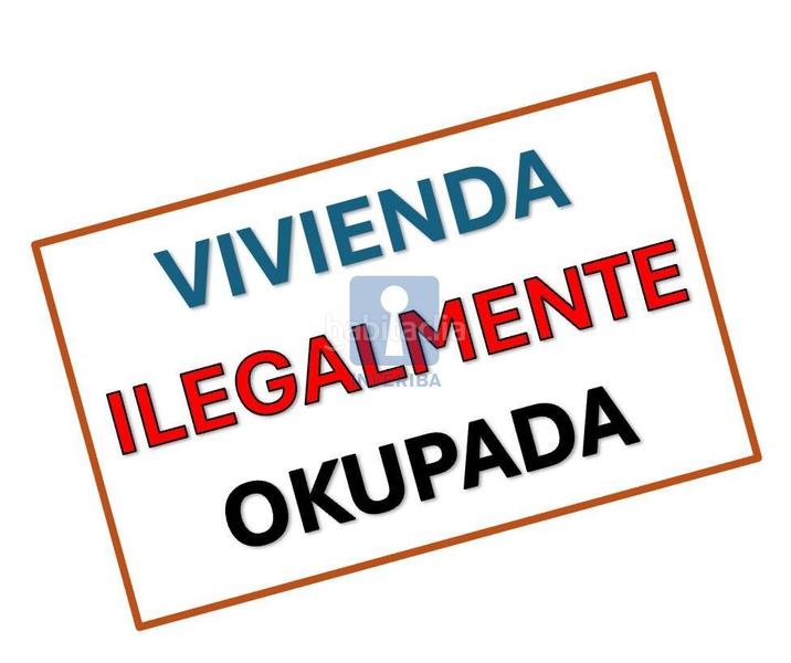 Foto 33314f1f-ce0d-4e87-a15f-bb384ad13ee9. Piso ponemos en venta este inmueble ilegalmente okupado, situado en la plaza de Les Termes 26 , piso 4, puerta 1, , barcelona en Sabadell