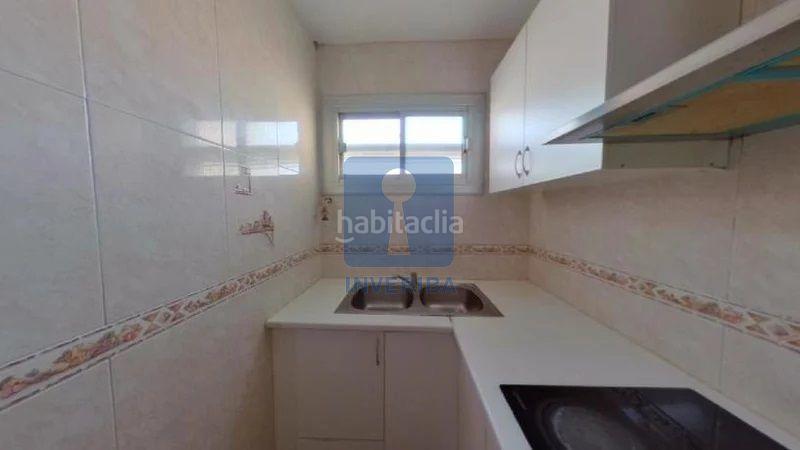 Foto 6b36dc09-b59e-4965-bfcc-f15ed699635a. Piso ponemos en venta este inmueble ilegalmente okupado, situado en la plaza de Les Termes 26 , piso 4, puerta 1, , barcelona en Sabadell