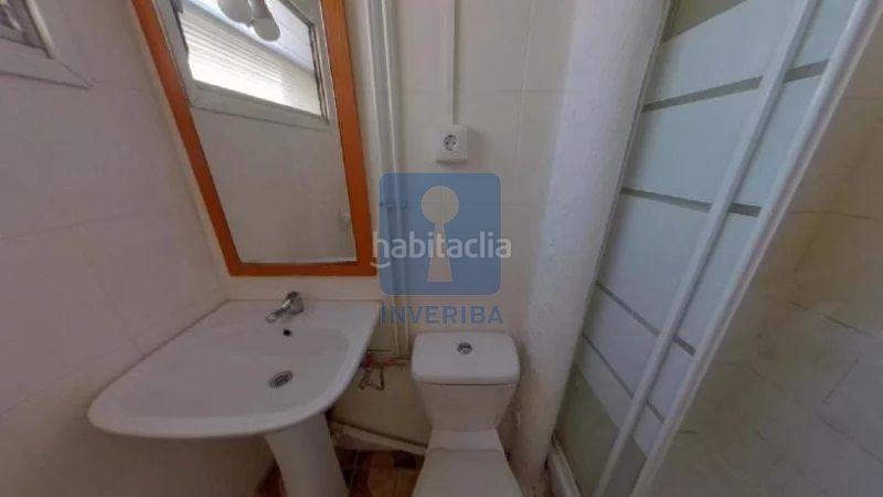 Foto 94b8e0a9-b13f-4c40-9641-a66fd4affb0c. Piso ponemos en venta este inmueble ilegalmente okupado, situado en la plaza de Les Termes 26 , piso 4, puerta 1, , barcelona en Sabadell
