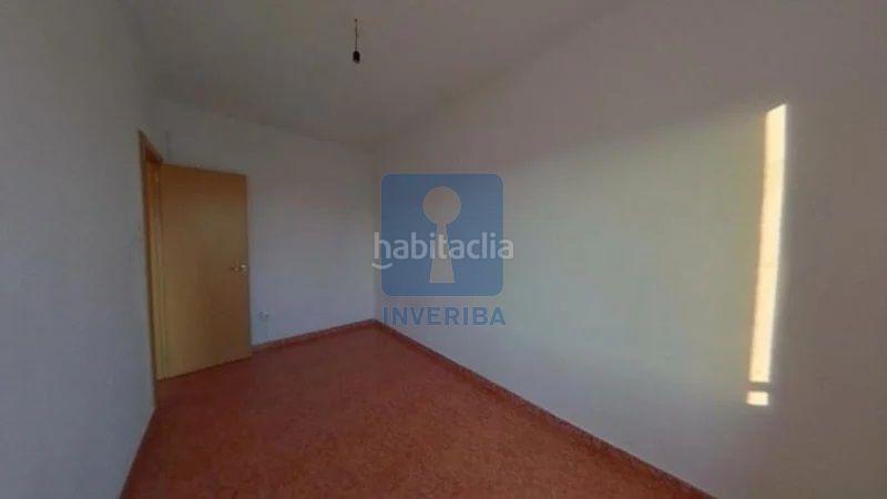 Foto d8875bbd-3ec7-4947-b5c1-e3171687d388. Piso ponemos en venta este inmueble ilegalmente okupado, situado en la plaza de Les Termes 26 , piso 4, puerta 1, , barcelona en Sabadell