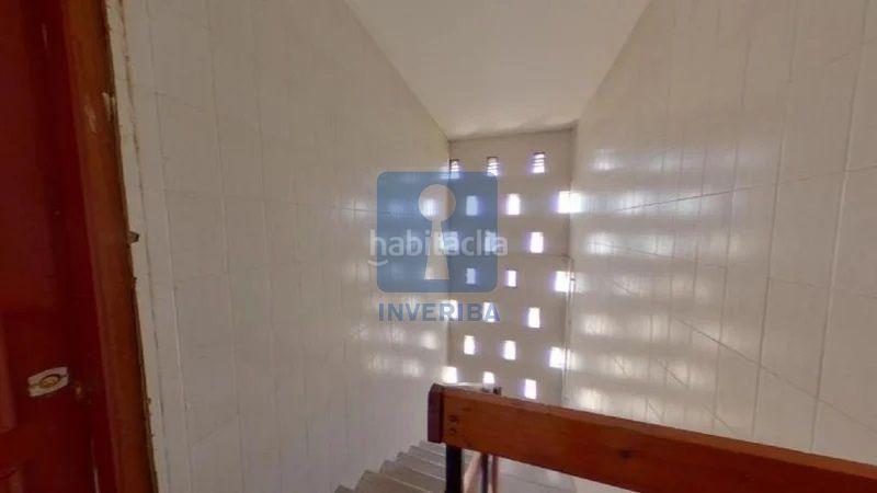 Foto f04a129f-b974-4333-8f50-4184223e92c3. Piso ponemos en venta este inmueble ilegalmente okupado, situado en la plaza de Les Termes 26 , piso 4, puerta 1, , barcelona en Sabadell