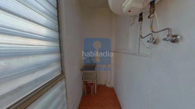 Foto f6ba2943-2d56-49bb-ab69-c0e42acea560. Piso ponemos en venta este inmueble ilegalmente okupado, situado en la plaza de Les Termes 26 , piso 4, puerta 1, , barcelona en Sabadell