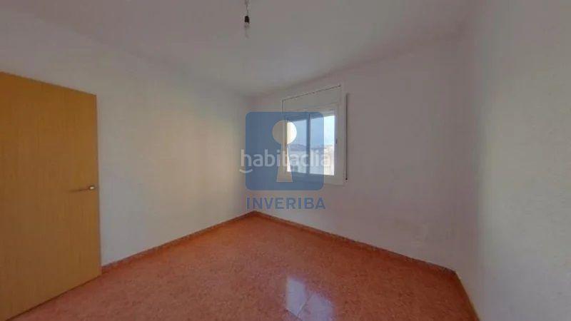 Foto fb6be24f-2c9f-410c-bfd6-59d2a075982a. Piso ponemos en venta este inmueble ilegalmente okupado, situado en la plaza de Les Termes 26 , piso 4, puerta 1, , barcelona en Sabadell