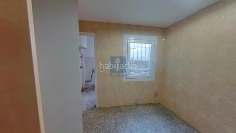 Foto 31079481-df08-446e-bfb5-8b39578f8186. Piso inmueble ilegalmente okupado situado en la calle roselló 12, , barcelona. en Sant Boi de Llobregat