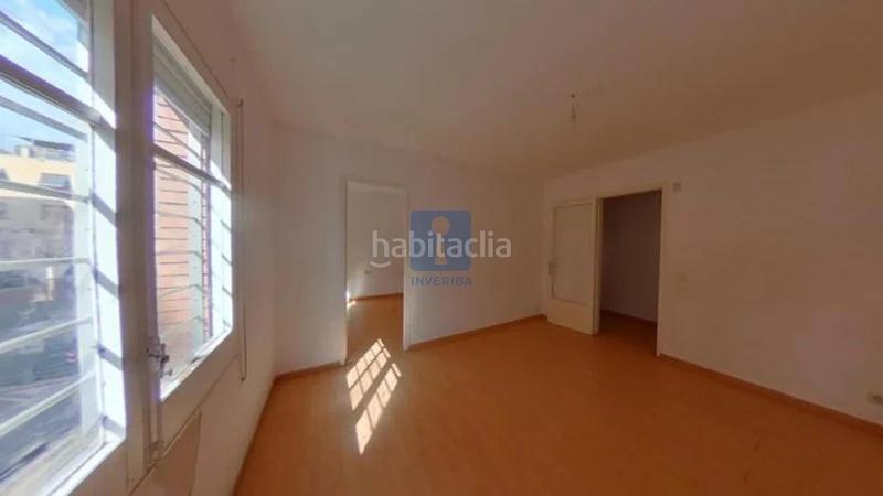 Foto 34684fe3-e3cc-4c34-a9e4-3583931020af. Piso inmueble ilegalmente okupado situado en la calle roselló 12, , barcelona. en Sant Boi de Llobregat