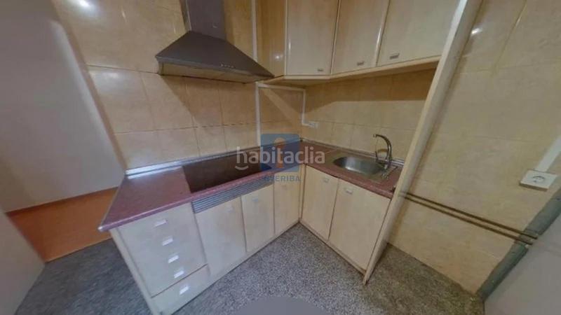 Foto 356c000c-13bd-4d6d-9576-7d3aee652431. Piso inmueble ilegalmente okupado situado en la calle roselló 12, , barcelona. en Sant Boi de Llobregat