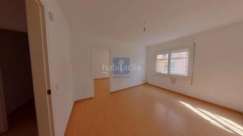Foto 433554c6-7d19-4e89-9a1f-1a3bd088337f. Piso inmueble ilegalmente okupado situado en la calle roselló 12, , barcelona. en Sant Boi de Llobregat