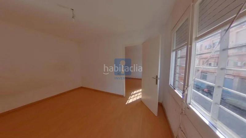 Foto 6e8874f9-7218-4696-a18c-63ea0168c04d. Piso inmueble ilegalmente okupado situado en la calle roselló 12, , barcelona. en Sant Boi de Llobregat