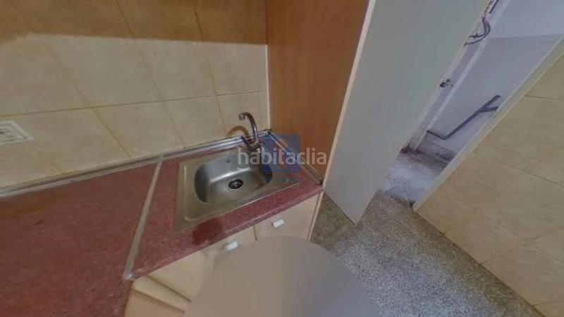 Foto 957e636d-6bcb-49aa-96b4-5627877f94e9. Piso inmueble ilegalmente okupado situado en la calle roselló 12, , barcelona. en Sant Boi de Llobregat