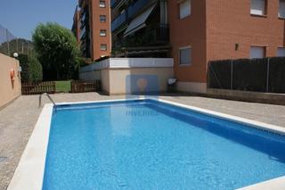 Location Appartement  Paseo compes de vilardaga. Piso en alquiler, zona mas lluhí 4 habitaciones 2 baños.