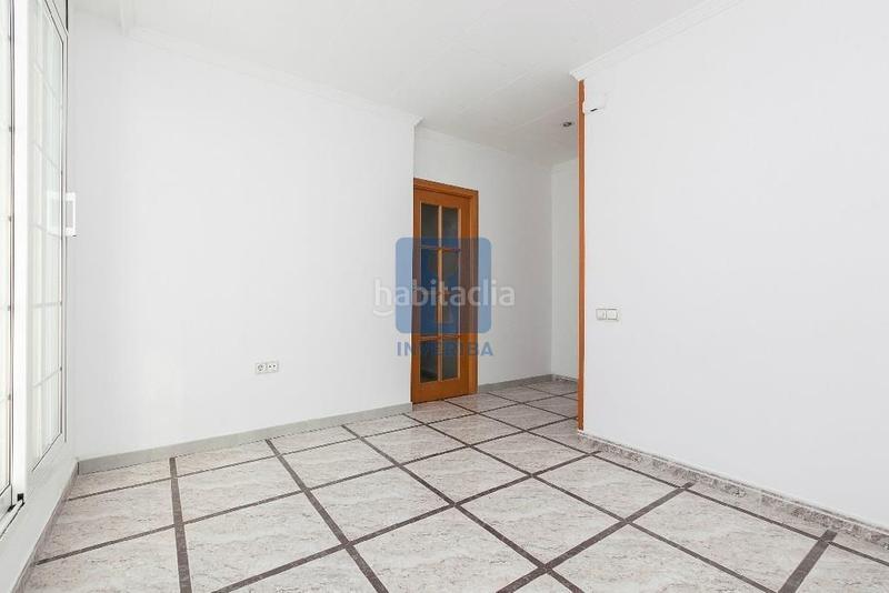 Foto 013d33b8-d4c5-403f-bb34-db7ee26659a5. Ático inmueble ilegalmente okupado situado en la avenida ferrocarril 27, atico 4, , barcelona en Sant Vicenç dels Horts