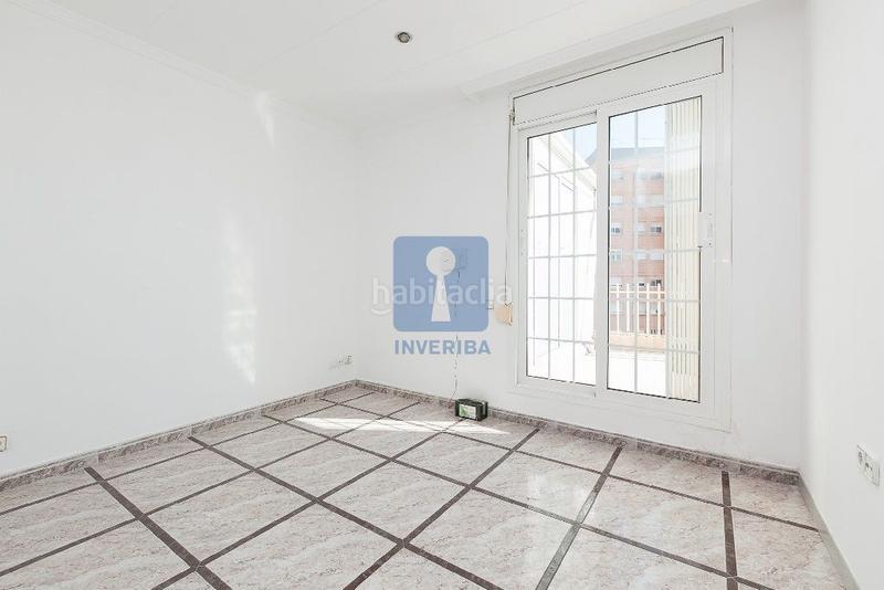 Foto 7920d4db-158a-44b9-81e3-ebdd4e27ccd9. Ático inmueble ilegalmente okupado situado en la avenida ferrocarril 27, atico 4, , barcelona en Sant Vicenç dels Horts