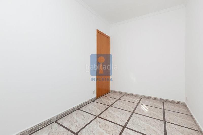 Foto 7aeac068-3129-4323-a6b2-0fe161acf880. Ático inmueble ilegalmente okupado situado en la avenida ferrocarril 27, atico 4, , barcelona en Sant Vicenç dels Horts