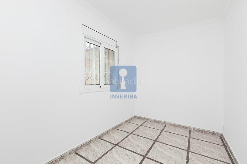Foto 9b5dfe63-9fde-472a-98ca-e0e4024a0186. Ático inmueble ilegalmente okupado situado en la avenida ferrocarril 27, atico 4, , barcelona en Sant Vicenç dels Horts