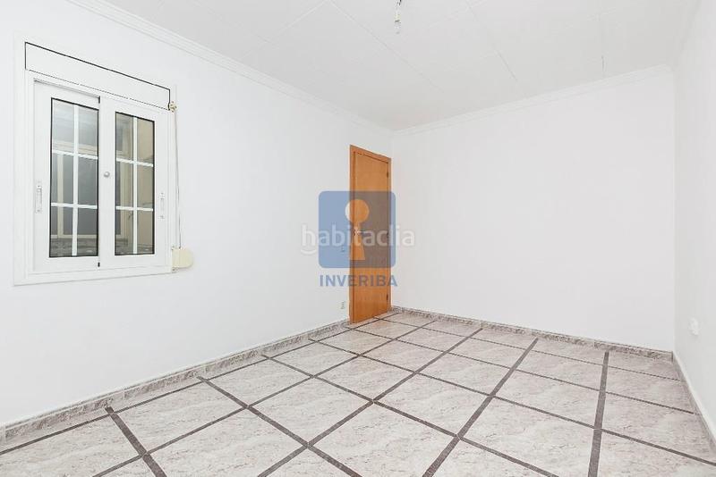 Foto ce9e31e5-9d19-4a7f-9081-901f0aa6ee5d. Ático inmueble ilegalmente okupado situado en la avenida ferrocarril 27, atico 4, , barcelona en Sant Vicenç dels Horts