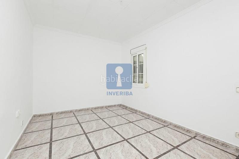 Foto d6b06dc4-08a6-4b46-b6d1-879735a1d4fc. Ático inmueble ilegalmente okupado situado en la avenida ferrocarril 27, atico 4, , barcelona en Sant Vicenç dels Horts
