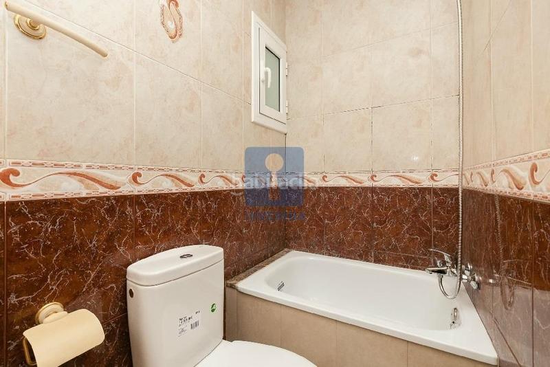 Foto e560079f-b012-4b9f-abeb-12ee901a71a2. Ático inmueble ilegalmente okupado situado en la avenida ferrocarril 27, atico 4, , barcelona en Sant Vicenç dels Horts