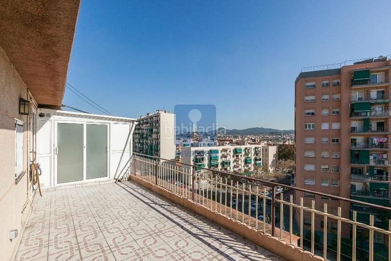 Foto f2d1d553-ecd9-4cf0-9c25-bd923aabaa50. Ático inmueble ilegalmente okupado situado en la avenida ferrocarril 27, atico 4, , barcelona en Sant Vicenç dels Horts