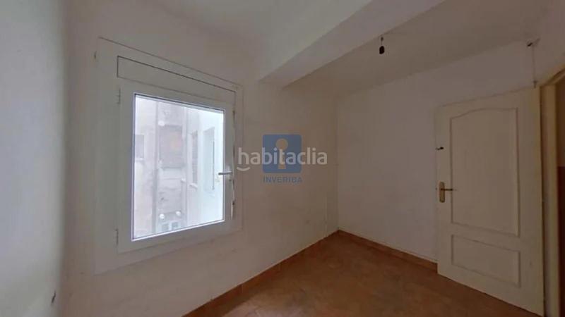 Foto b1d7f0f5-7cd0-4690-bb9d-885c7c7e2700. Piso inmueble ilegalmente okupado situado en la calle ferrocarril 58, 3 g1, mollet del vallés, barcelona en Mollet del Vallès