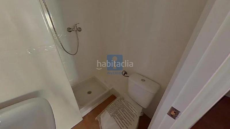 Foto dc4c5e07-5571-449c-9aef-ddccac25f964. Piso inmueble ilegalmente okupado situado en la calle ferrocarril 58, 3 g1, mollet del vallés, barcelona en Mollet del Vallès