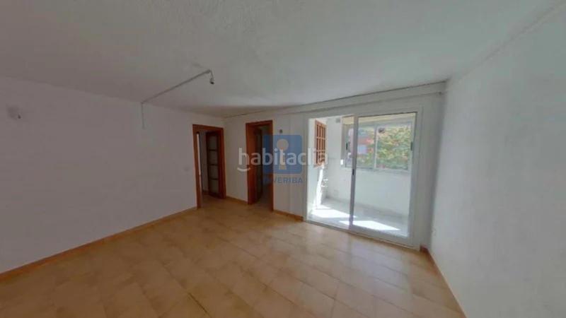 Foto 5cd568b6-3812-4b78-b8b5-6d6a7ec8e475. Piso inmueble ilegalmente okupado situado en la plaza dEls Merinals 40, 22, , barcelona en Sabadell