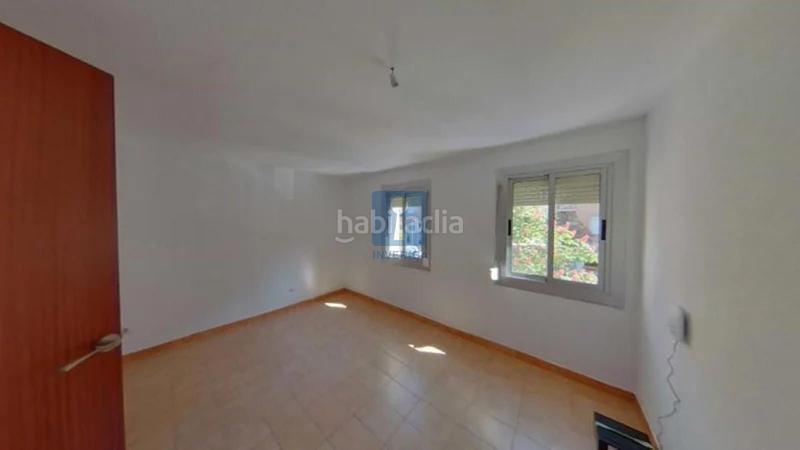 Foto b12dbe56-be2a-4f5f-8721-ba6254ce3f7b. Piso inmueble ilegalmente okupado situado en la plaza dEls Merinals 40, 22, , barcelona en Sabadell