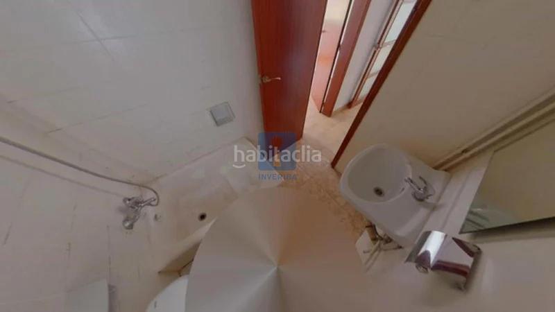 Foto b8ad30df-42cc-47df-bfe9-e5fa3dea584d. Piso inmueble ilegalmente okupado situado en la plaza dEls Merinals 40, 22, , barcelona en Sabadell
