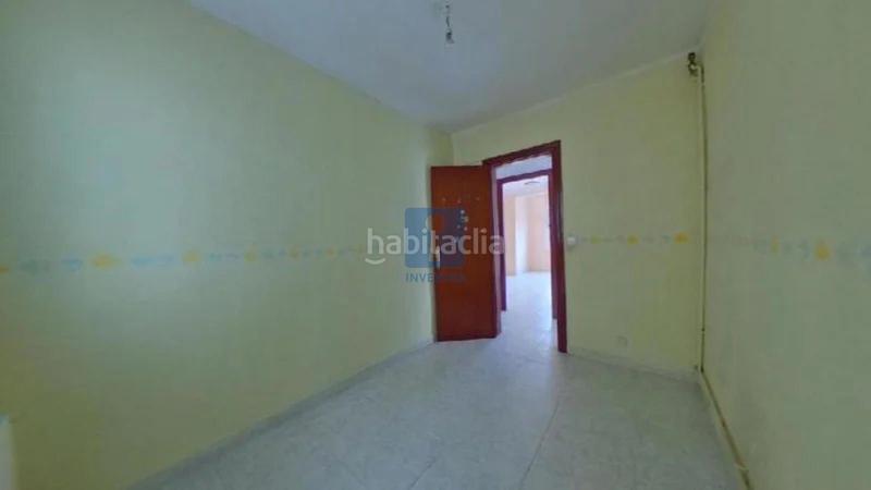 Foto 323f3a2b-4535-46cc-a099-0abbab6dcf4d. Piso inmueble ilegalmente okupado situado en la calle montmany 24, 31, , barcelona en Sant Boi de Llobregat
