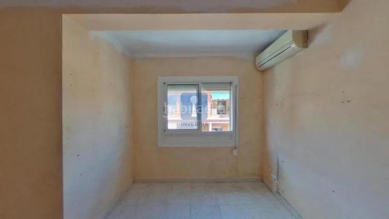 Foto 331314d4-ce4c-47fb-929d-e11ed160a1a4. Piso inmueble ilegalmente okupado situado en la calle montmany 24, 31, , barcelona en Sant Boi de Llobregat