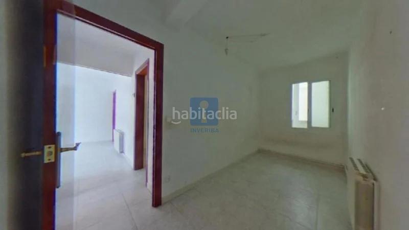 Foto 67864ff0-0ed2-4c59-9eeb-3da78fc54df4. Piso inmueble ilegalmente okupado situado en la calle montmany 24, 31, , barcelona en Sant Boi de Llobregat