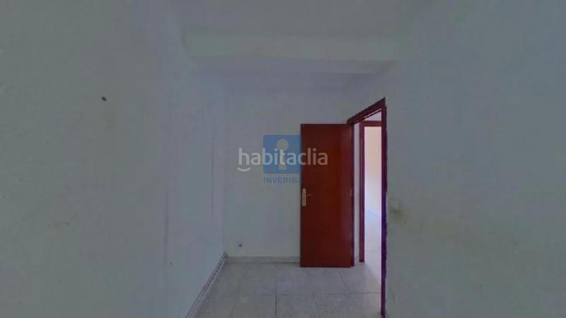 Foto b3c17809-8c8f-459a-beb3-d32031322770. Piso inmueble ilegalmente okupado situado en la calle montmany 24, 31, , barcelona en Sant Boi de Llobregat