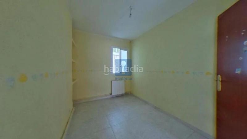 Foto b430128b-8ed0-47da-9153-6347a7a76a1d. Piso inmueble ilegalmente okupado situado en la calle montmany 24, 31, , barcelona en Sant Boi de Llobregat