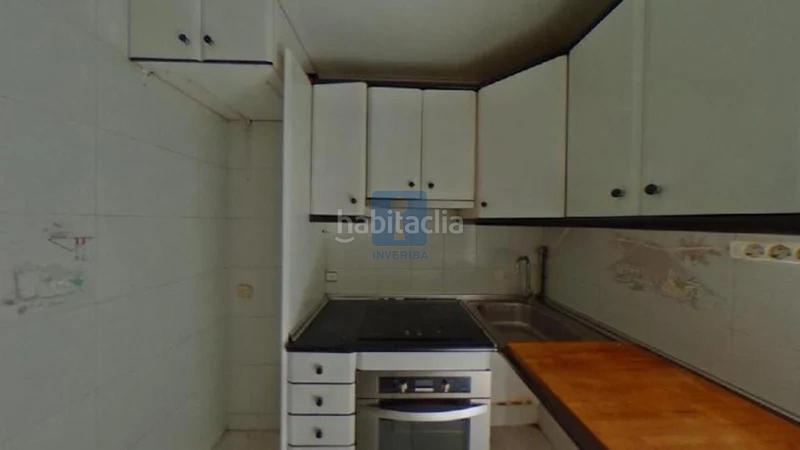Foto cdab092c-fd8f-43c2-b8fa-845f5f7e7f1c. Piso inmueble ilegalmente okupado situado en la calle montmany 24, 31, , barcelona en Sant Boi de Llobregat