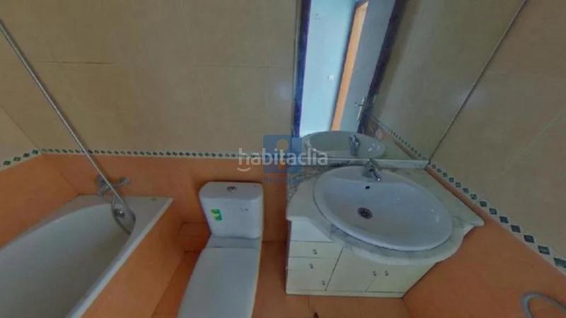 Foto e01e5ad2-eb88-4e75-b989-67475b8825f7. Piso inmueble ilegalmente okupado situado en la calle montmany 24, 31, , barcelona en Sant Boi de Llobregat