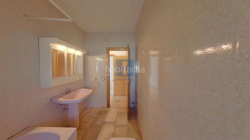 Foto efd72b16-21f3-4390-b64a-16ade40b7797. Xalet amb calefacció aparcament piscina a Can Vinyals Esparreguera