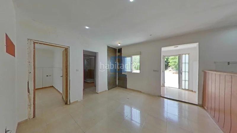 Foto eb26b542-0941-4bd0-8440-7738097af599. Casa amb piscina a Olesa de Montserrat