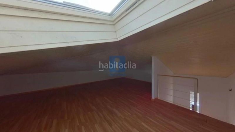 Foto b553f047-5e35-4789-af03-7612b370dda8. Casa adossada a Can Parellada Terrassa
